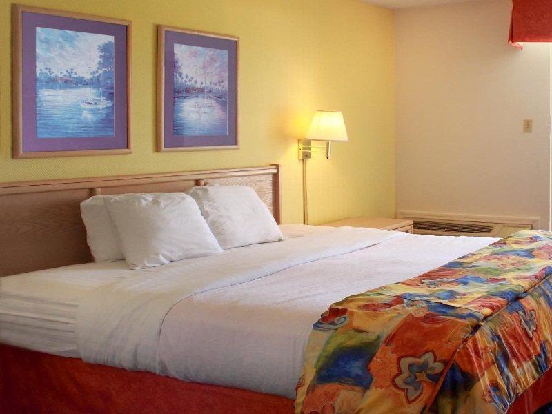 Magnuson Hotel Marina Cove St. Petersburg Bagian luar foto